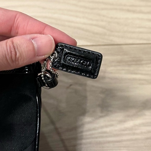 LIKE NEW Coach Vintage Signature Monogram Floral Appliqué Wristlet Clutch - Picture 4 of 5